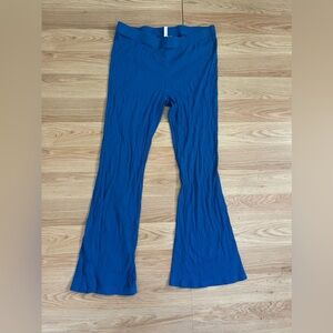 Ribbed flared leggings